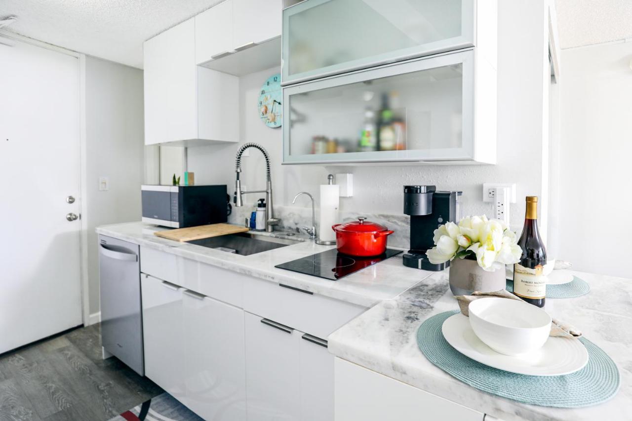 شقة Beautifully Upgraded Studio Close To Waikiki Beach هونولولو المظهر الخارجي الصورة